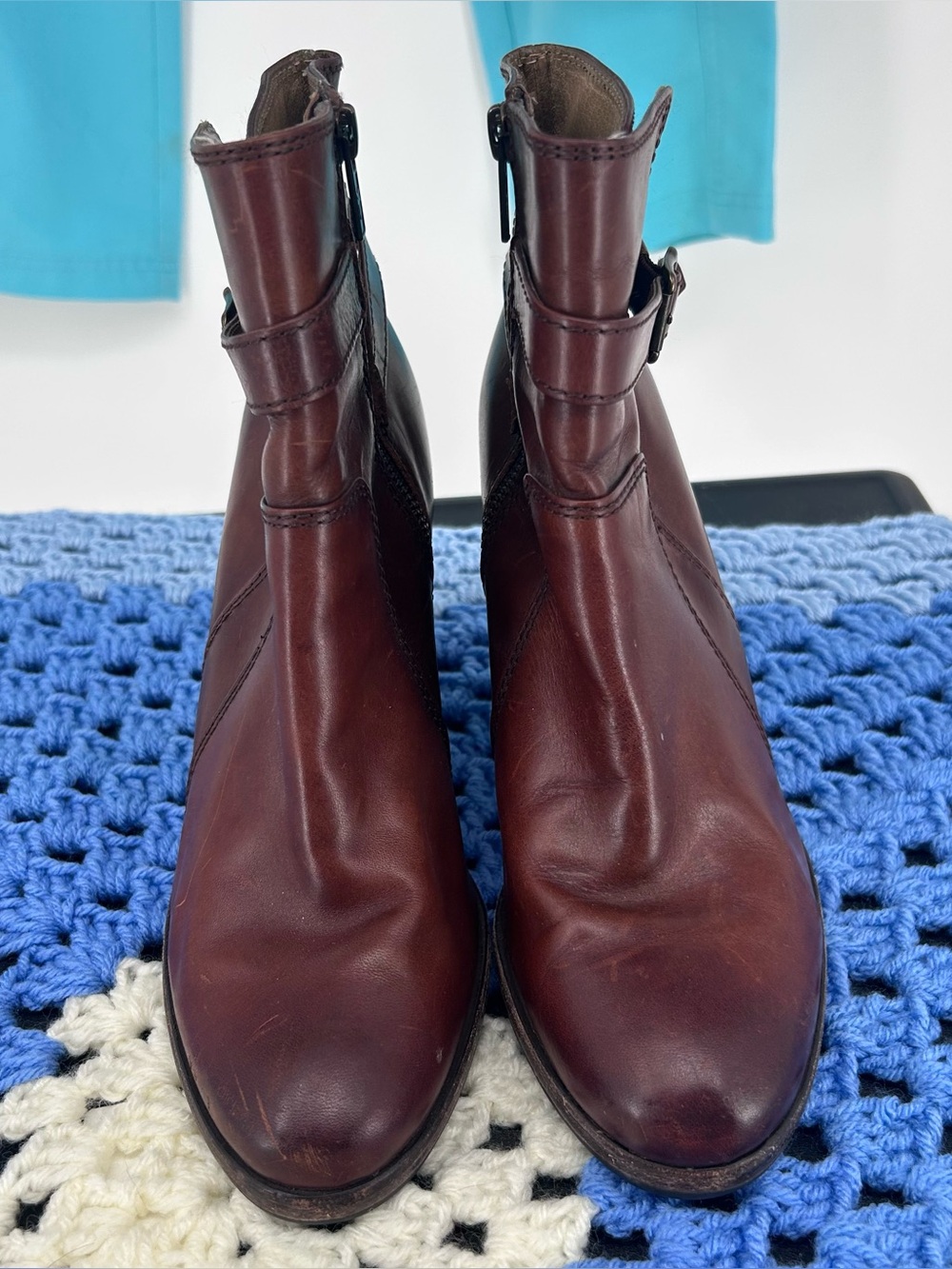 FRYE Cognac Brown Leather Ankle Booties Side Zip Stacked Block Heel Boots size 9